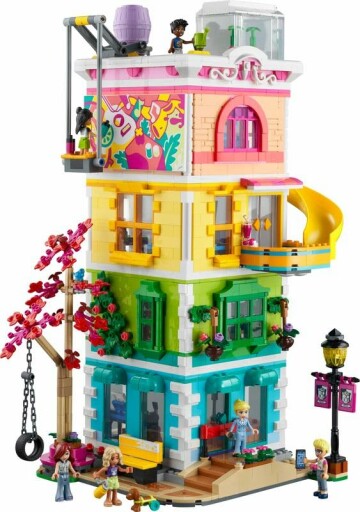 Kinderen spelen met LEGO Friends Heartlake City Buurtcentrum