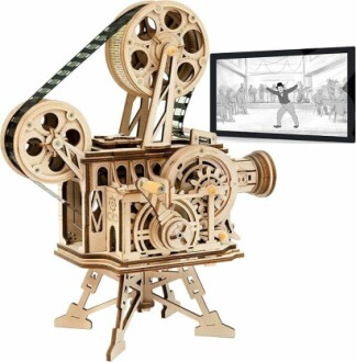 Een prachtige houten 3D-puzzel van een vintage filmprojector