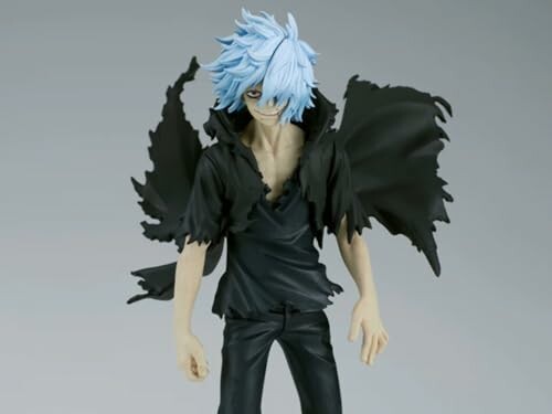 Animefiguur met blauwe haren en zwarte kleding