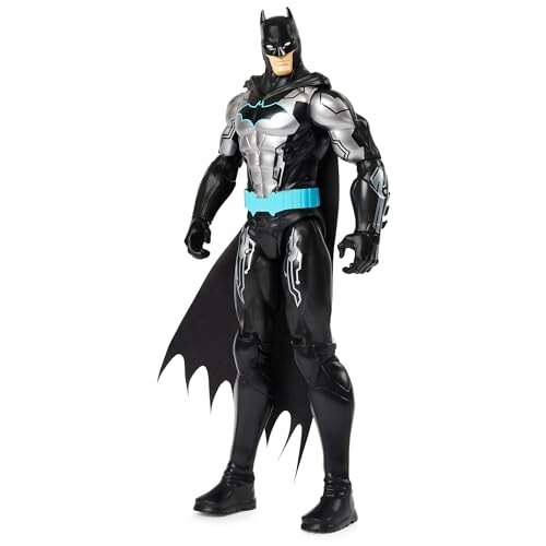 Batman actiefiguur in zwarte en zilveren outfit met blauwe riem