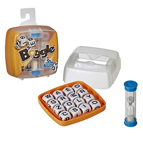 Boggle woordspel met dobbelstenen en zandloper