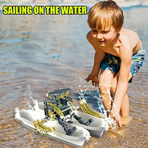 Kind speelt met een robotboot in het water.