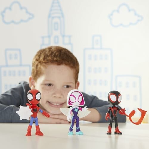 Kind speelt met Spider-Man figuren