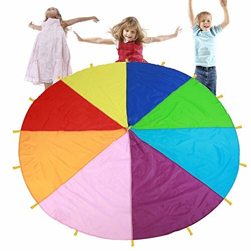 Kinderen spelen met een kleurrijke parachute.