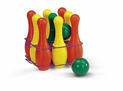 Set van kleurrijke bowlingpins en ballen