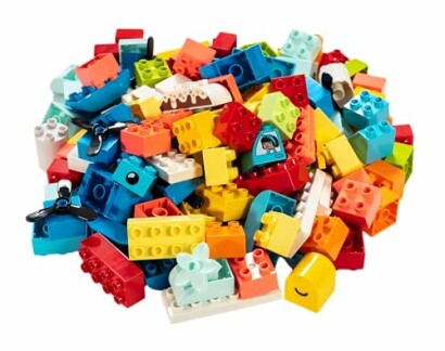 Stapel kleurrijke Lego-blokken