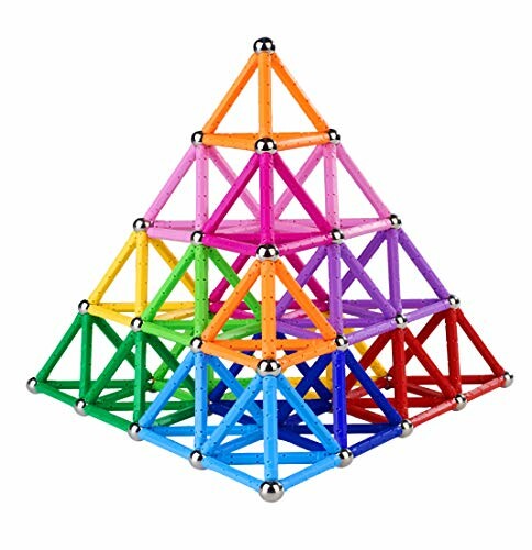 Kleurrijke magnetische bouwblokken in een piramidestructuur.