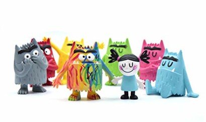 Kleurrijke monsterfiguren met meisje.