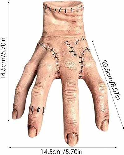 Realistische griezelige handprothese met littekens en stiksels
