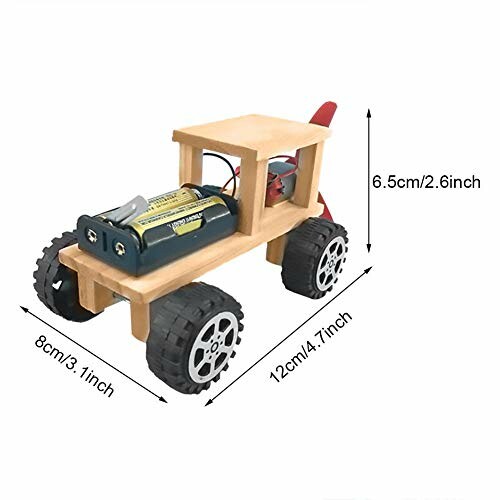 Houten auto met batterij en wielen