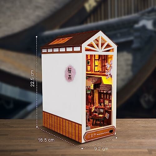 Miniatuur poppenhuis met interieur van een winkel