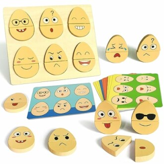 Houten puzzelstukken met emoticons voor kinderen.