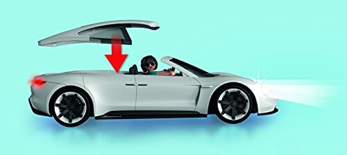 Futuristische cabriolet met open dak en bestuurder