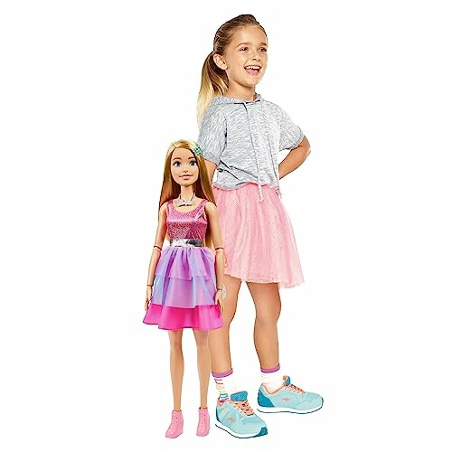 Barbie pop met kleurrijke jurk en accessoires