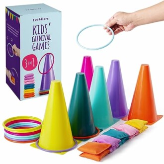 Kinderspellen set met kegels, ringen en zakjes.