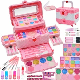 Kindermake-up speelgoedset met borstels, oogschaduw en lippenstift.