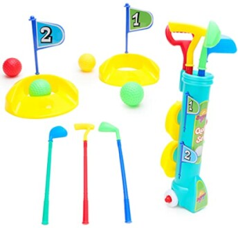 Kindergolfset met clubs, ballen en holes in verschillende kleuren.