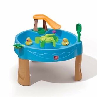 Speelgoed watertafel voor kinderen met glijbaan en eendjes.