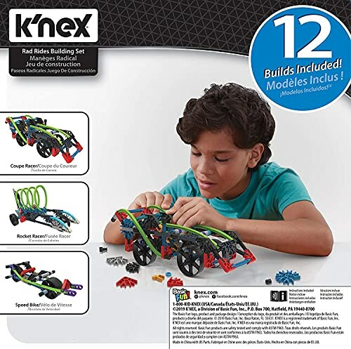 Kind speelt met K'NEX bouwset auto