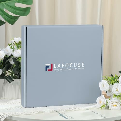 Elegante grijze doos met Lafocuse-logo en bloemen