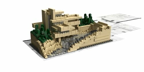 Lego-model van een modern gebouw op een plattegrond