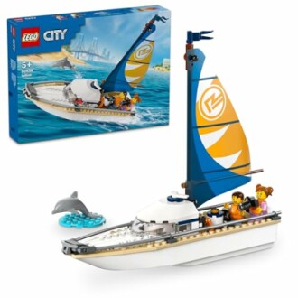 Lego zeilboot met figuren en dolfijn