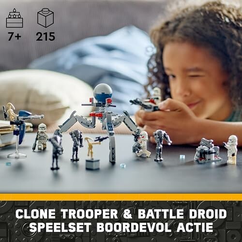 Kind speelt met Lego Clone Trooper en Battle Droid speelgoedset