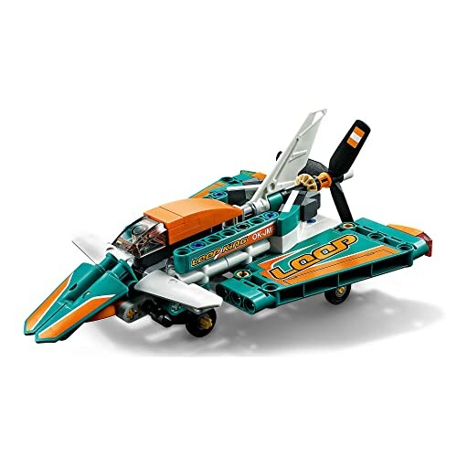 Lego vliegtuig met propeller en kleurrijk ontwerp