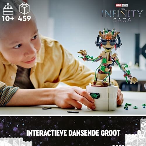 Kind speelt met interactieve dansende Groot LEGO-set