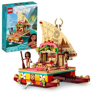 Lego set van Disney prinses met vaartuig en personages.