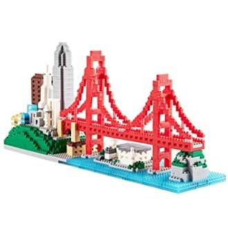 Lego-model van de Golden Gate Bridge met gebouwen