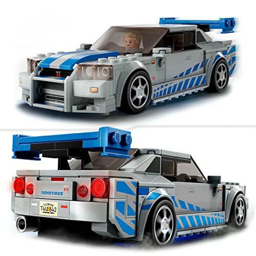 Lego raceauto met blauwe strepen en spoiler