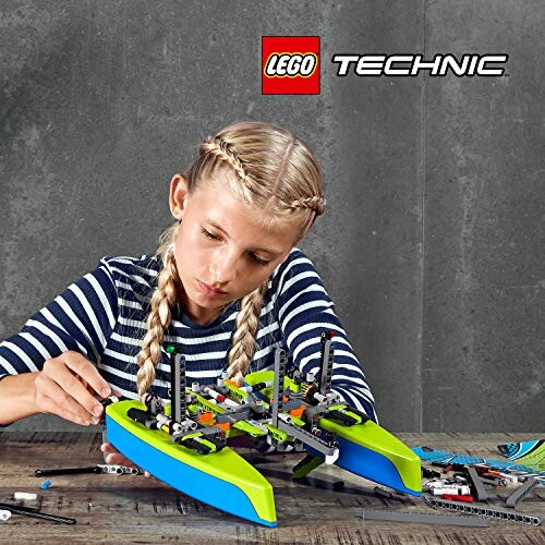 Kind bouwt met LEGO Technic set