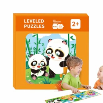 Kinderen spelen met een panda-puzzel.