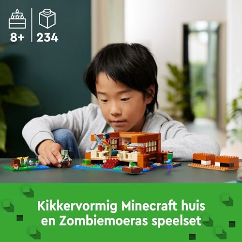 Kind speelt met Minecraft speelgoedset