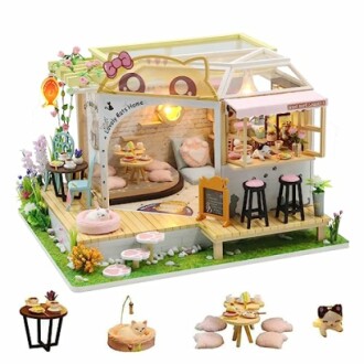 Miniatuur kattencafé met meubels en decoraties.