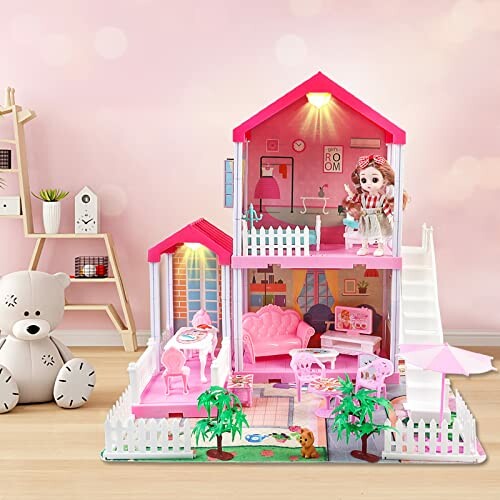 Roze poppenhuis met meubels en poppen.