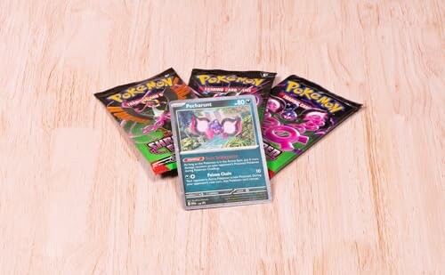 Drie Pokémon booster packs en een Pachirisu kaart op een houten tafel.