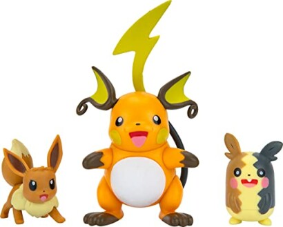 Drie Pokémon-figuren: Eevee, Raichu en een andere.