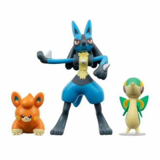 Drie Pokémon-figuren, Lucario, Growlithe en Snivy.