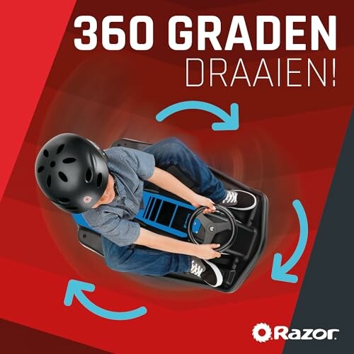 Kind rijdt op Razor kart met helm, draait 360 graden.