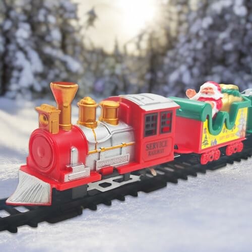 Speelgoedtrein met kerstman in sneeuwlandschap.