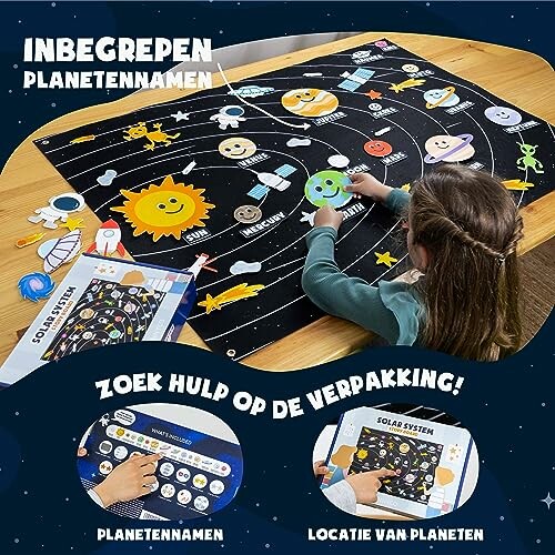 Kind speelt met puzzel van zonnestelsel