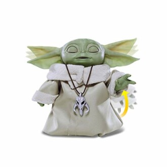 Speelgoedfiguur van Baby Yoda met jasje en halsketting