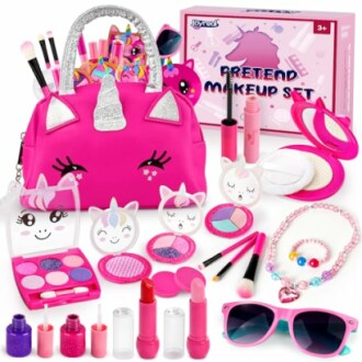 Roze eenhoorn make-up speelset voor kinderen met accessoires.