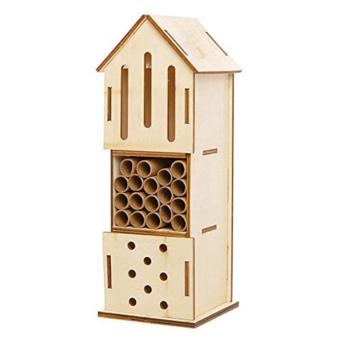 Houten insectenhotel voor bijen en andere insecten.