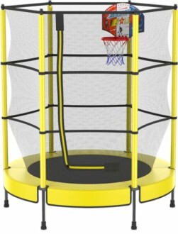 Gele trampoline met basketbalring en veiligheidsnet.